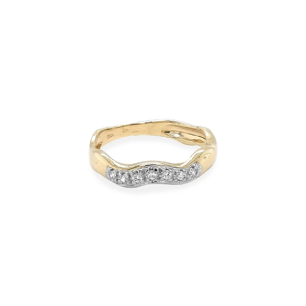 Gold Ring with Zircons