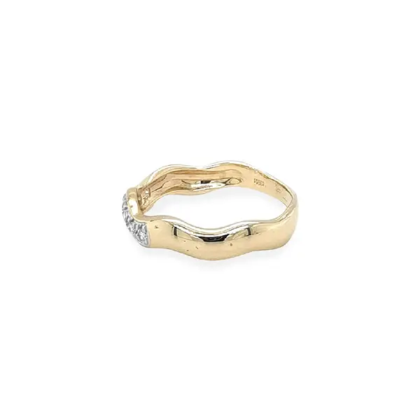 Gold Ring with Zircons