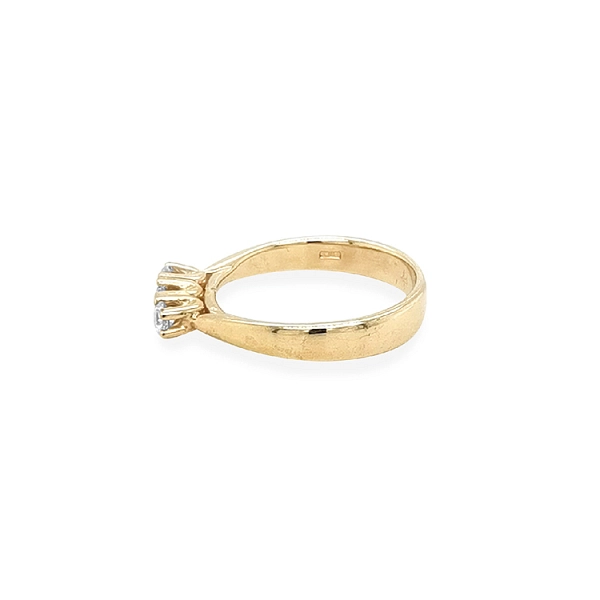 Gold Ring with Zircons