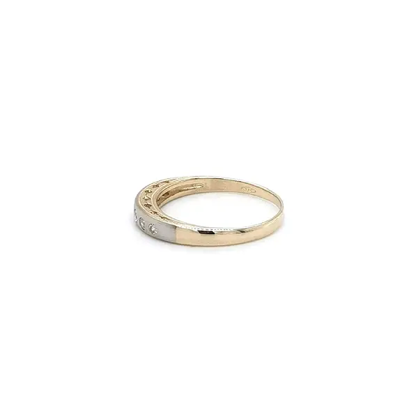 Ring with Zirconias in Gold Combination
