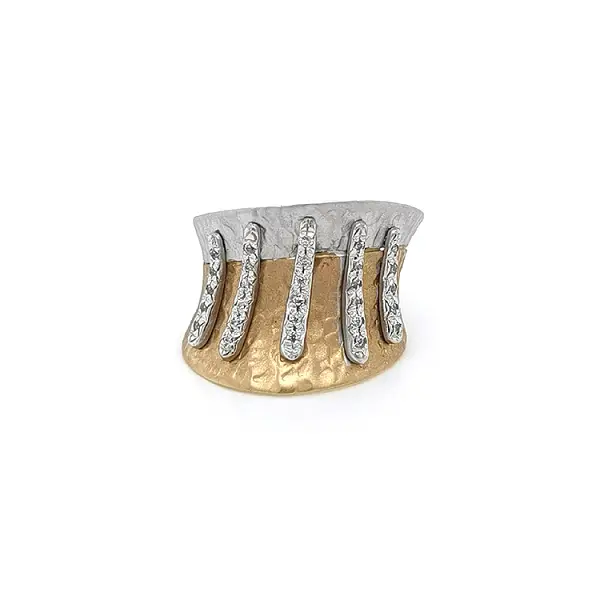 Ring with Zirconias in Gold Combination