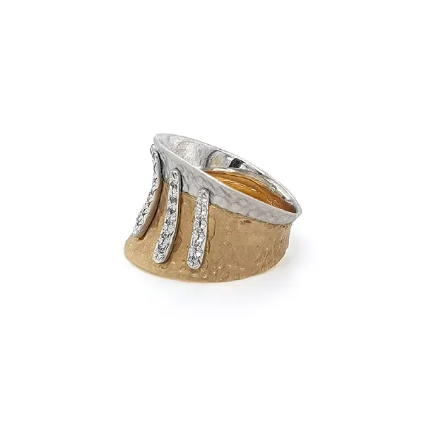 Ring with Zirconias in Gold Combination