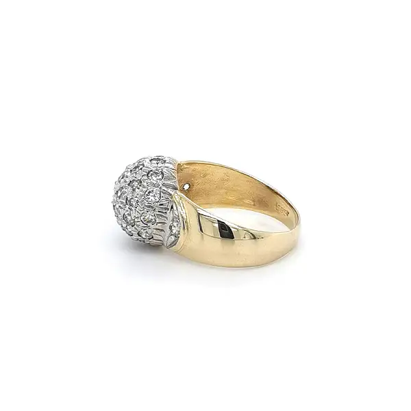 Ring with Zirconias in Gold Combination
