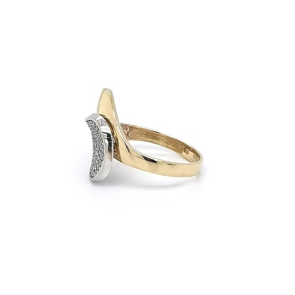 Gold Ring with Zircons