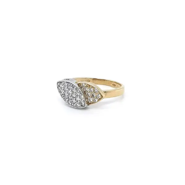 Ring with Zirconias in Gold Combination