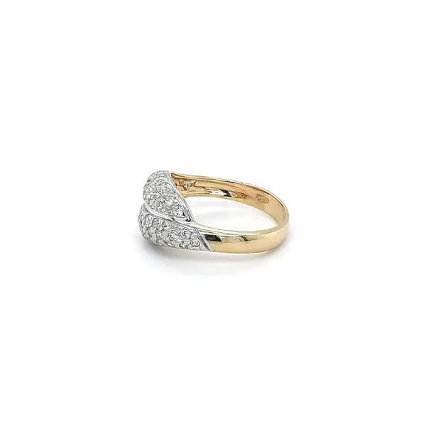 Ring with Zirconias in Gold Combination