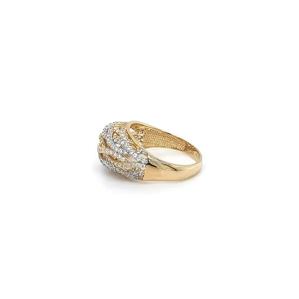 Ring with Zirconias in Gold Combination