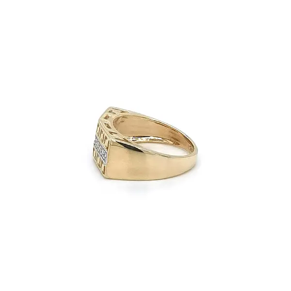 Ring with Zirconias in Gold Combination