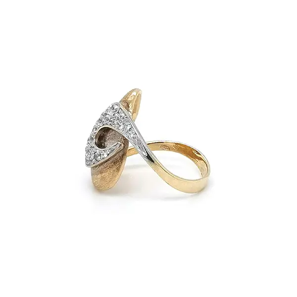 Ring with Zirconias in Gold Combination