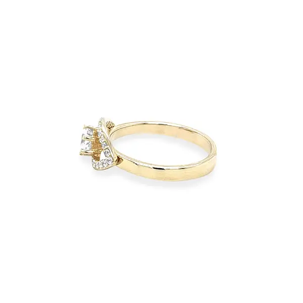 Gold Ring with Zircons