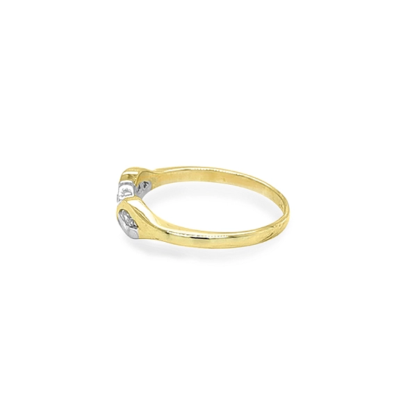 Gold Ring with Zircones made of Combined Gold