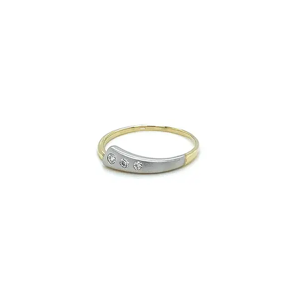 Ring with Zirconias in Gold Combination