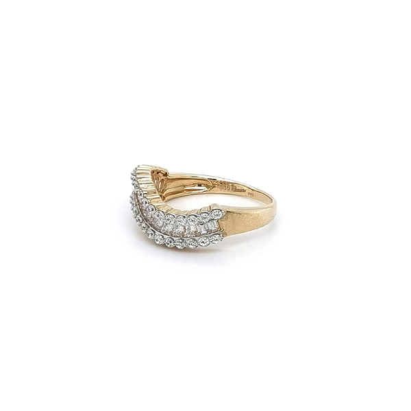Gold Ring with Zircons