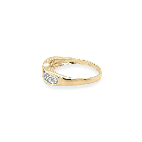 Gold Ring with Zircons