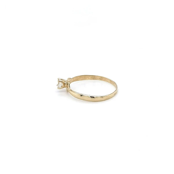 Gold Engagement Ring with Zircones