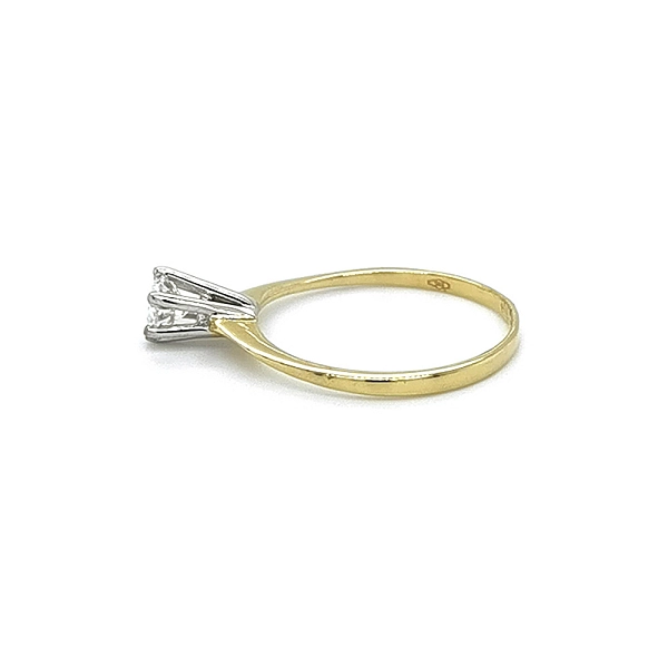 Engagement Ring with Zircon made of Combined Gold
