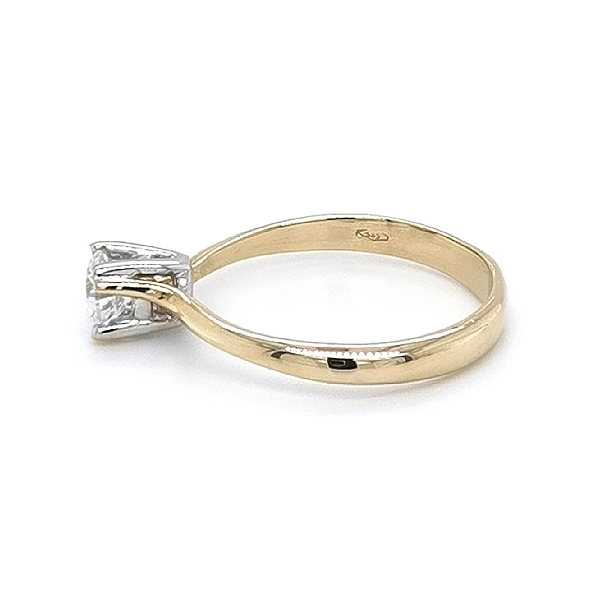 Engagement Ring with Zircon made of Combined Gold