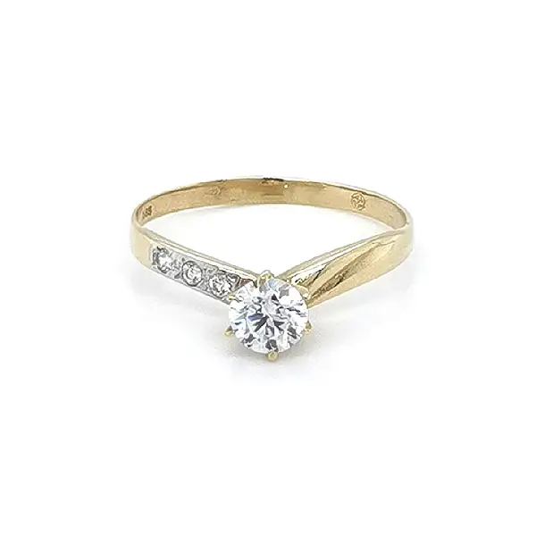 Engagement Ring with Zircones made of Combination Gold