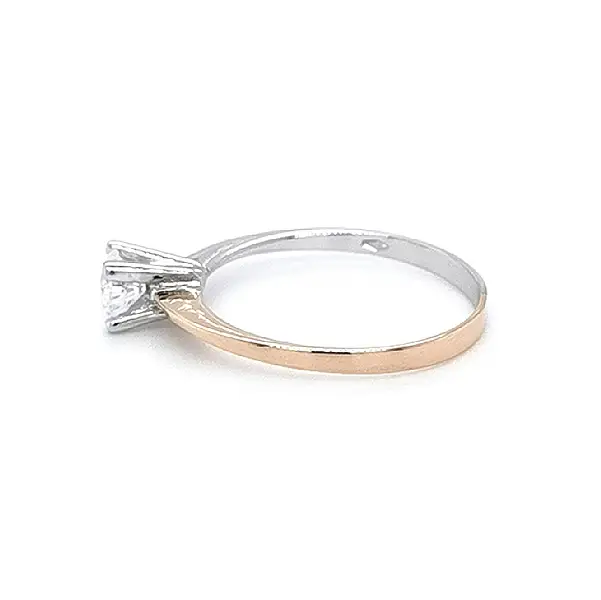 Engagement Ring with Zircon made of Combined Gold