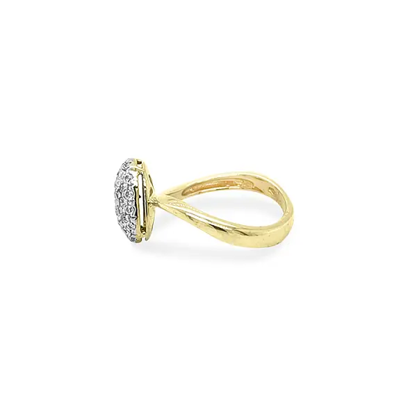 Gold Ring with Zircons