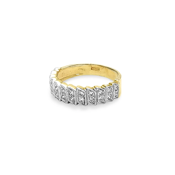 Gold Ring with Zircones made of Combined Gold
