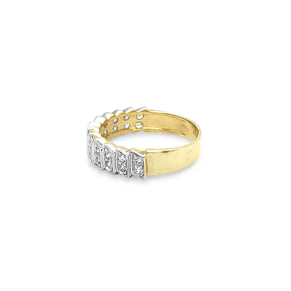 Gold Ring with Zircones made of Combined Gold
