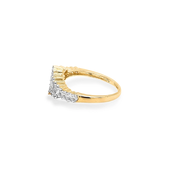 Gold Ring with Zircons