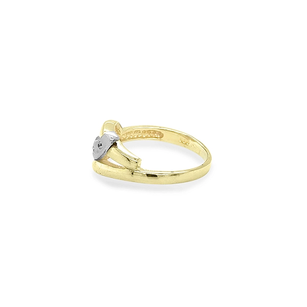 Gold Ring with Zircones made of Combined Gold