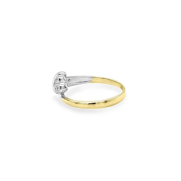 Gold Ring with Zircones made of Combined Gold