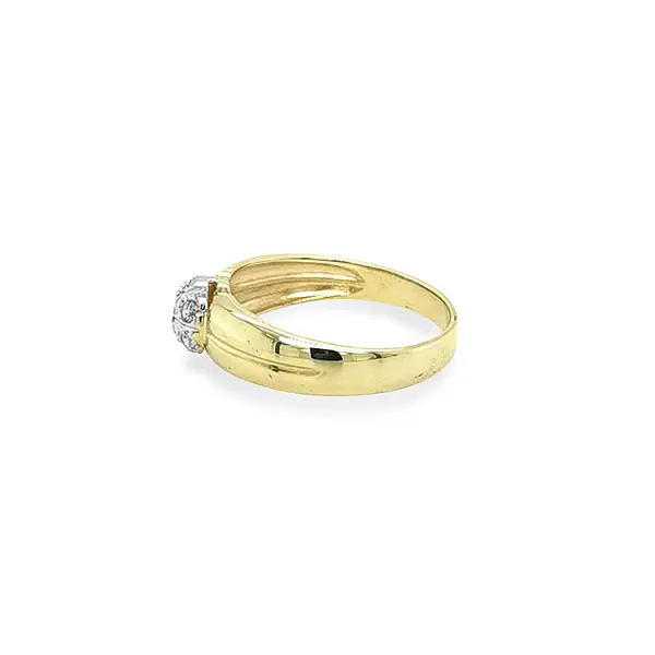 Ring with Zirconias in Gold Combination