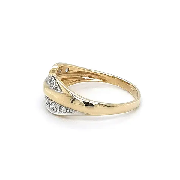 Gold Ring with Zircons