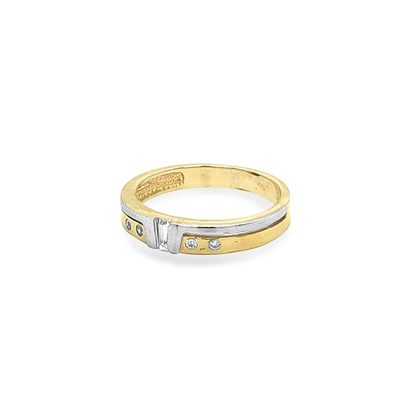 Gold Ring with Zircones made of Combined Gold