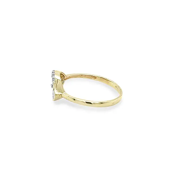Gold Ring with Zircons