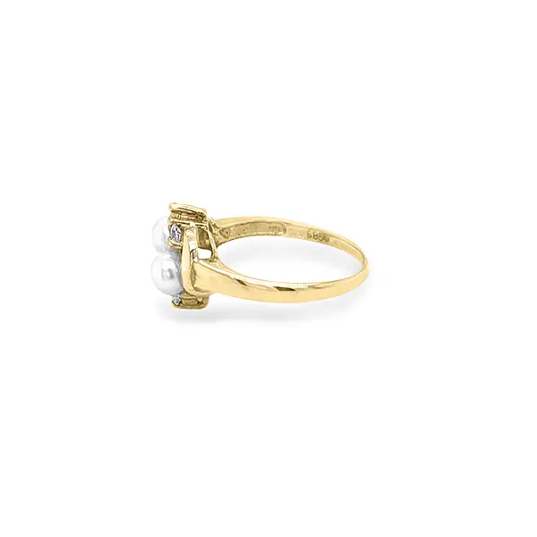 Gold Ring with Zircons and Pearls