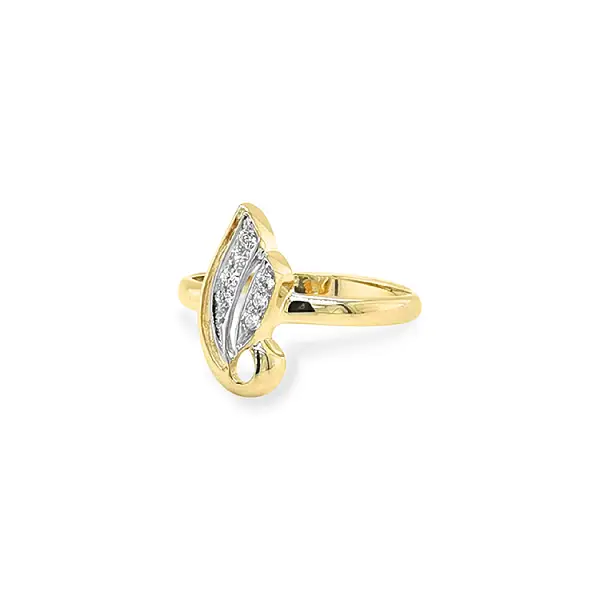 Gold Ring with Zircones made of Combined Gold