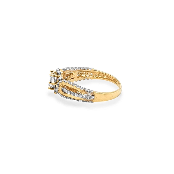 Gold Engagement Ring with Zircones