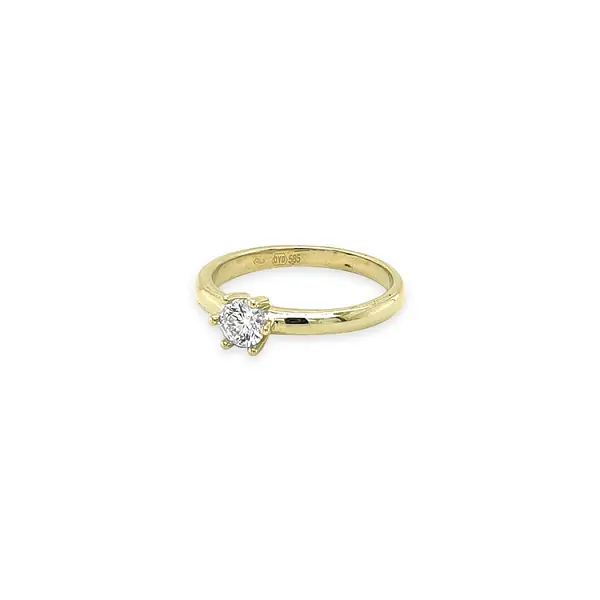 Gold engagement ring with cubic zirconia