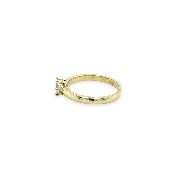 Gold engagement ring with cubic zirconia