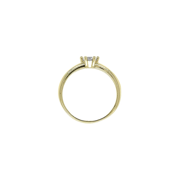 Gold engagement ring with cubic zirconia