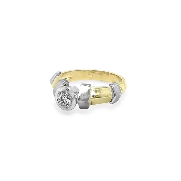 Gold Ring with Zircon made of Combined Gold