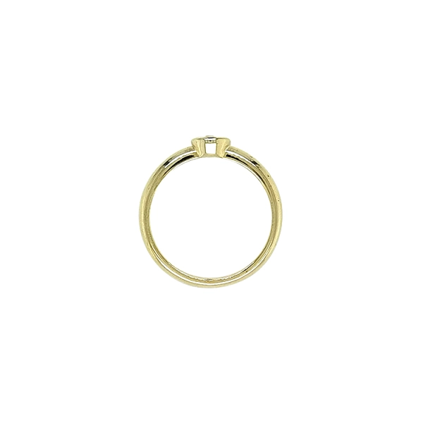 Gold engagement ring with cubic zirconia