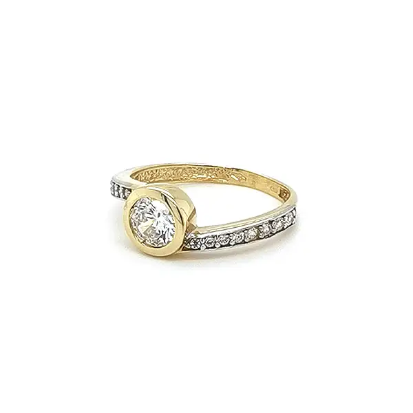 Gold Engagement Ring with Zircones