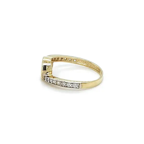 Gold Engagement Ring with Zircones