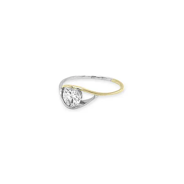 Gold ring with cubic zirconia