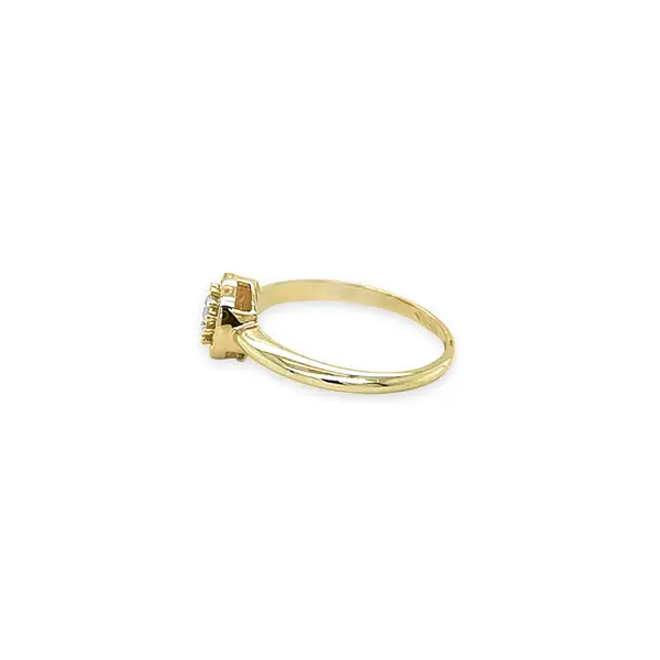 Gold ring with cubic zirconia