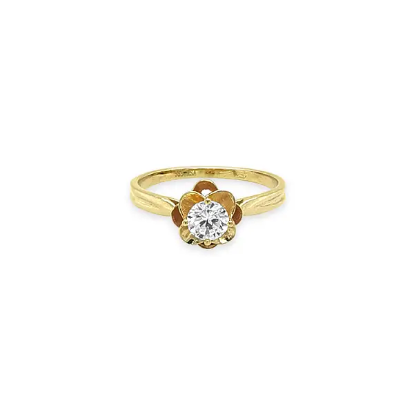 Gold ring with cubic zirconia