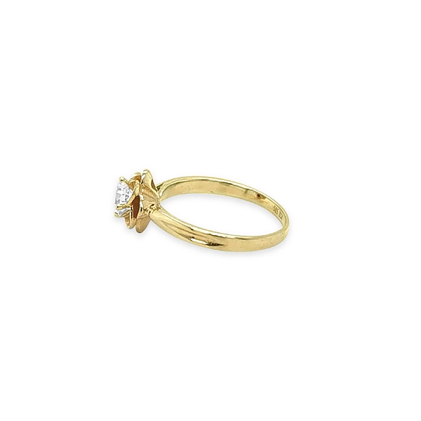 Gold ring with cubic zirconia