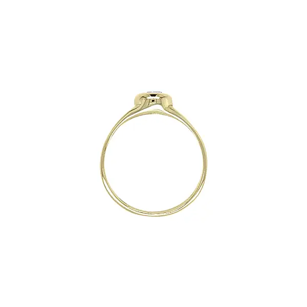 Engagement ring with cubic zirconia