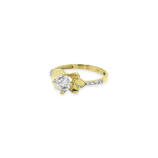 Gold ring with cubic zirconia