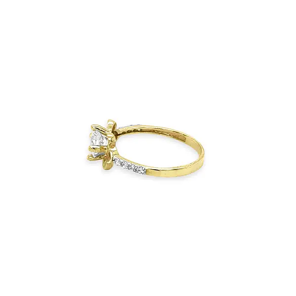 Gold ring with cubic zirconia